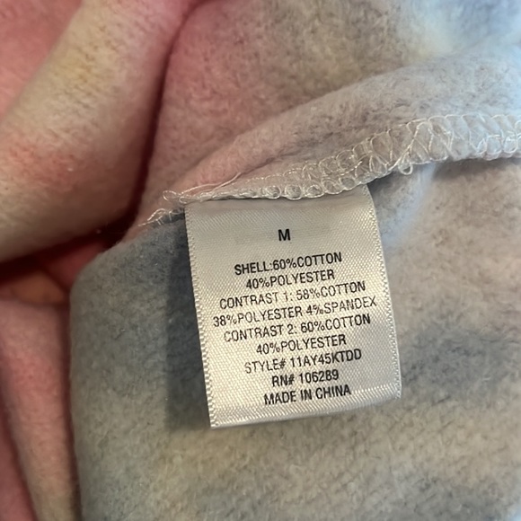 Francesca’s Alta cropped tie dye sweatshirt - Picture 3 of 4